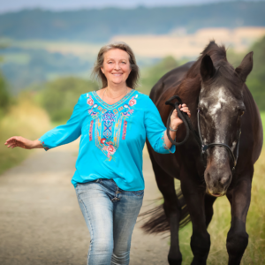 frau mit Pferd